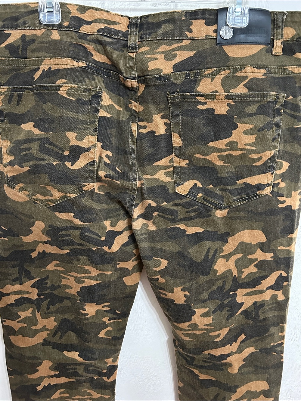 Argonaut Nation Men’s Camouflage Distressed Cargo Jeans 42/32 - Picture 8 of 9